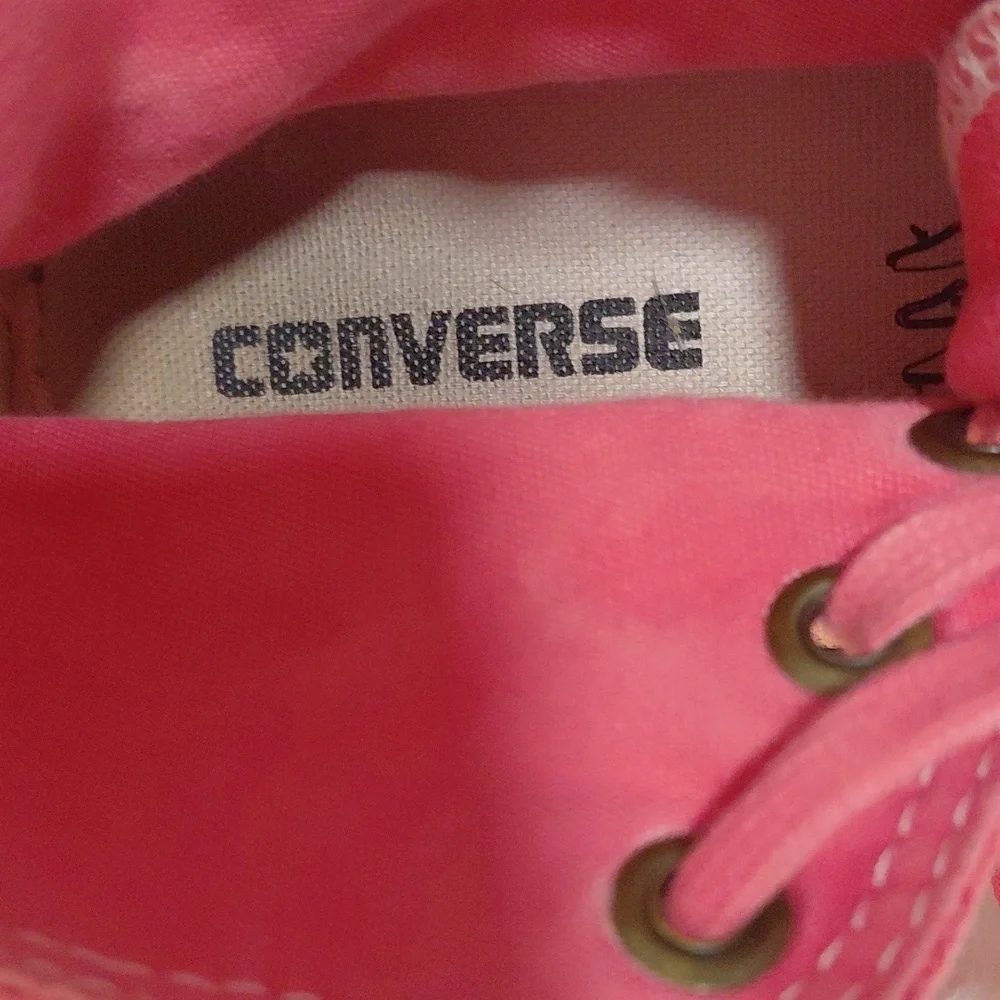 NOT AVAILABLE  Pink Hombre Sneakers Chuck Taylor All Stars